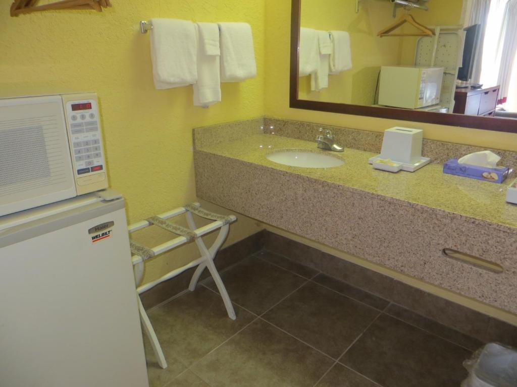 Days Inn Pigeon Forge South Room photo